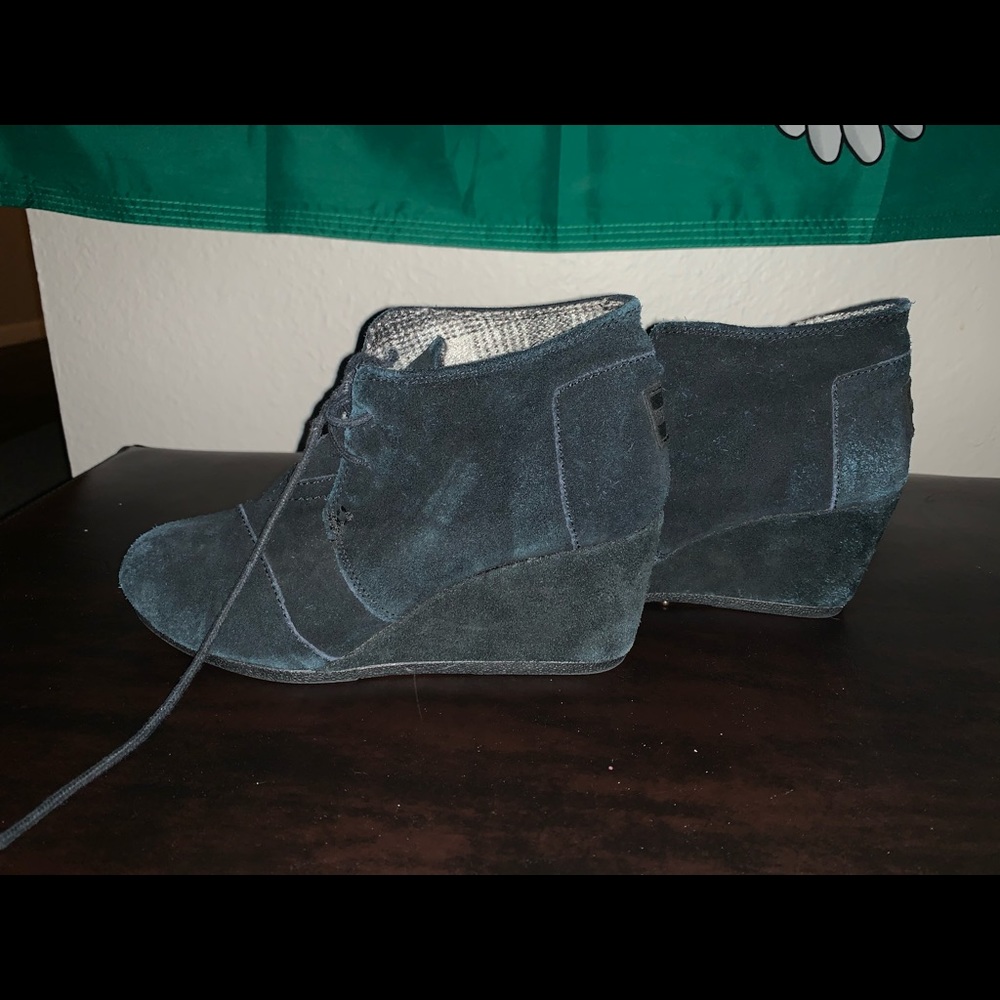 Black toms